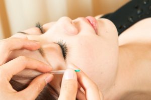 耳まわりのツボ