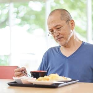 食欲のない男性