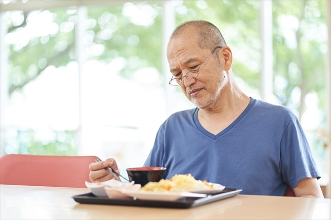 食欲のない男性
